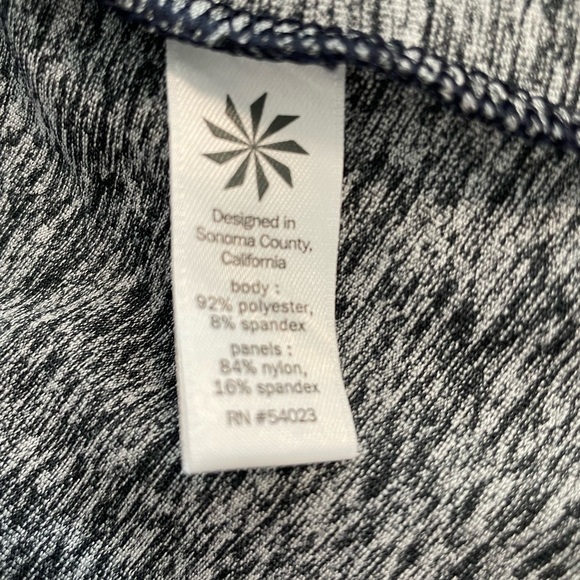 Athleta 1/2 zip top size S - Picture 8 of 8